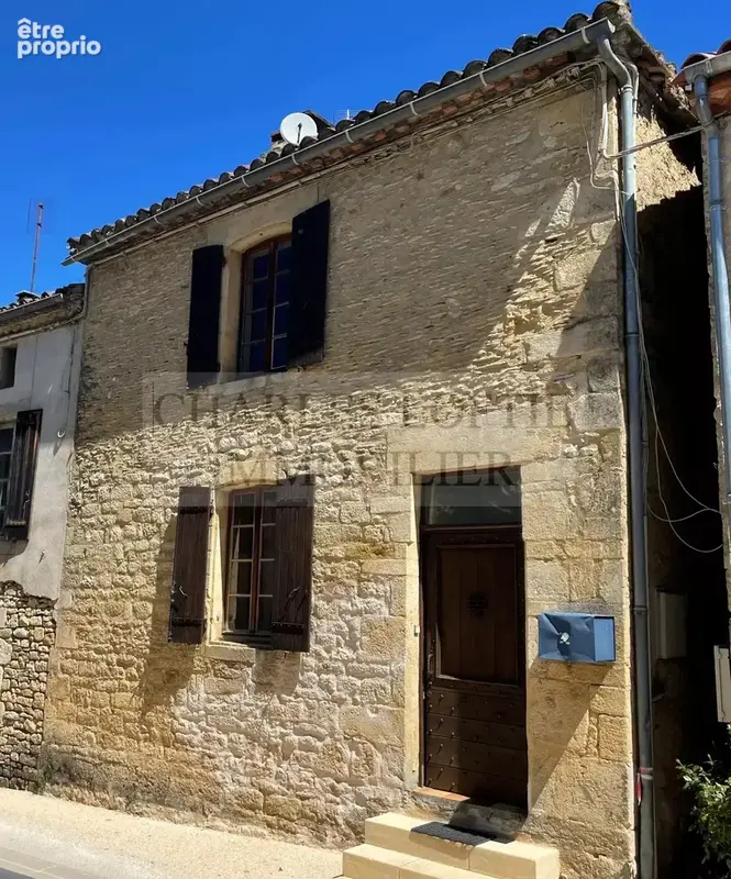 Spacieuse maison en pierre avec grande terrasse située à l'orée d'un village avec commerces et restaurant. - photo 24
