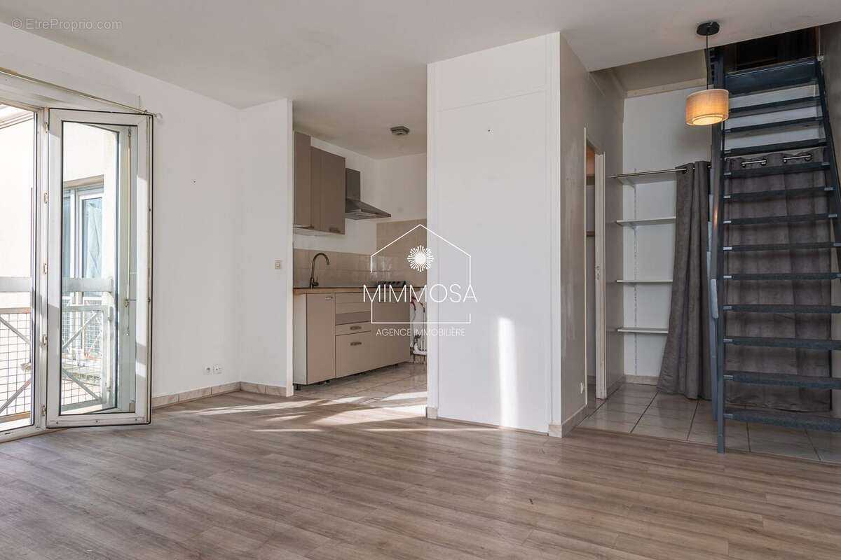 Appartement à LES PAVILLONS-SOUS-BOIS