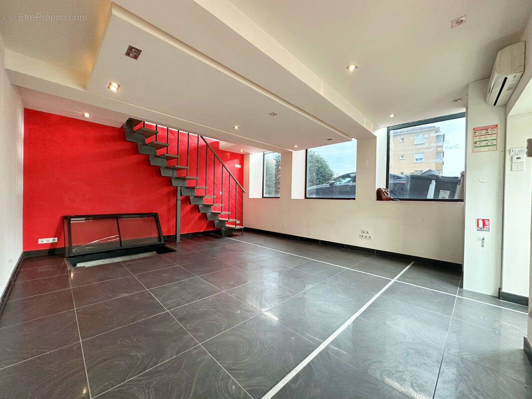 Commerce à SAINT-BONNET-DE-MURE