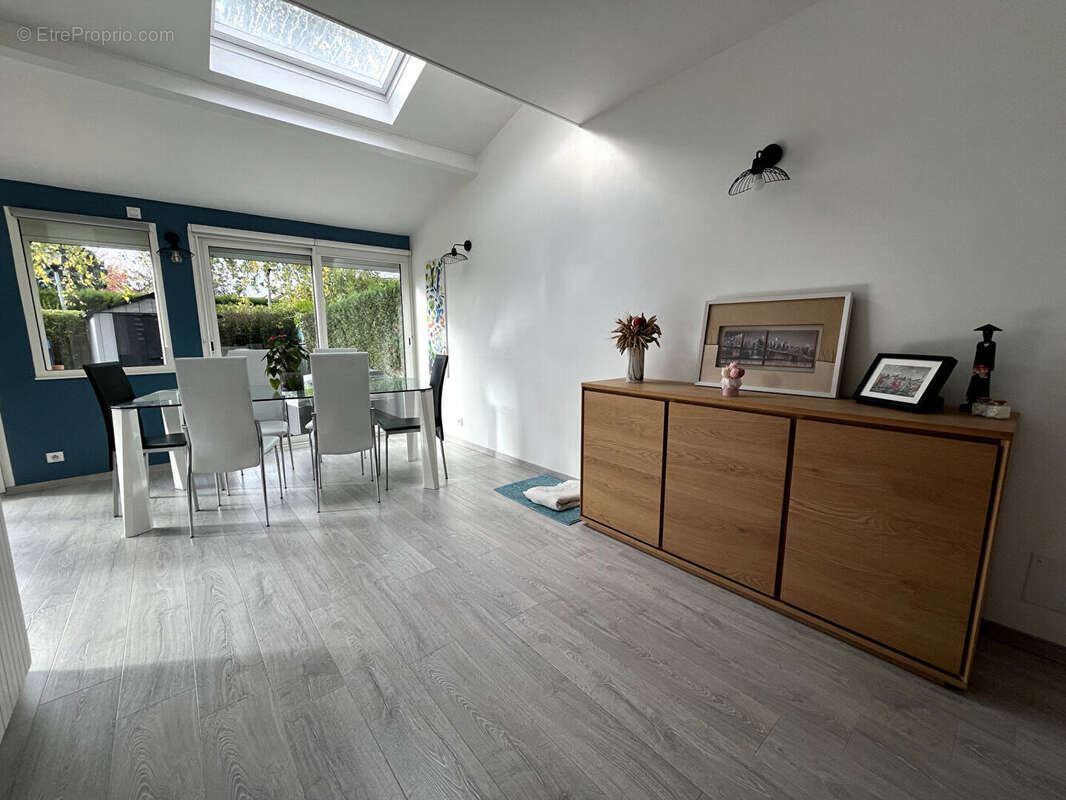 Maison à VOISINS-LE-BRETONNEUX