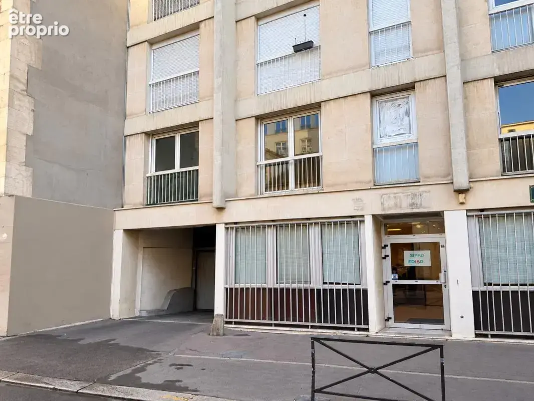 Parking à PARIS-15E