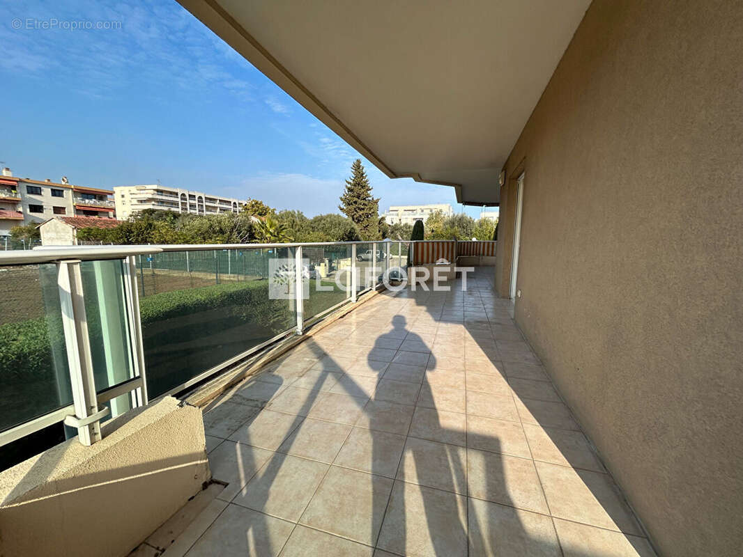 Appartement à SAINT-LAURENT-DU-VAR