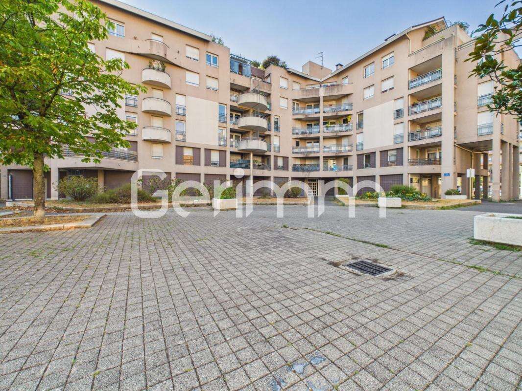 Vente - Appartement - 2 pièces + cuisine - 50 m² - 110 000 € - - photo 20