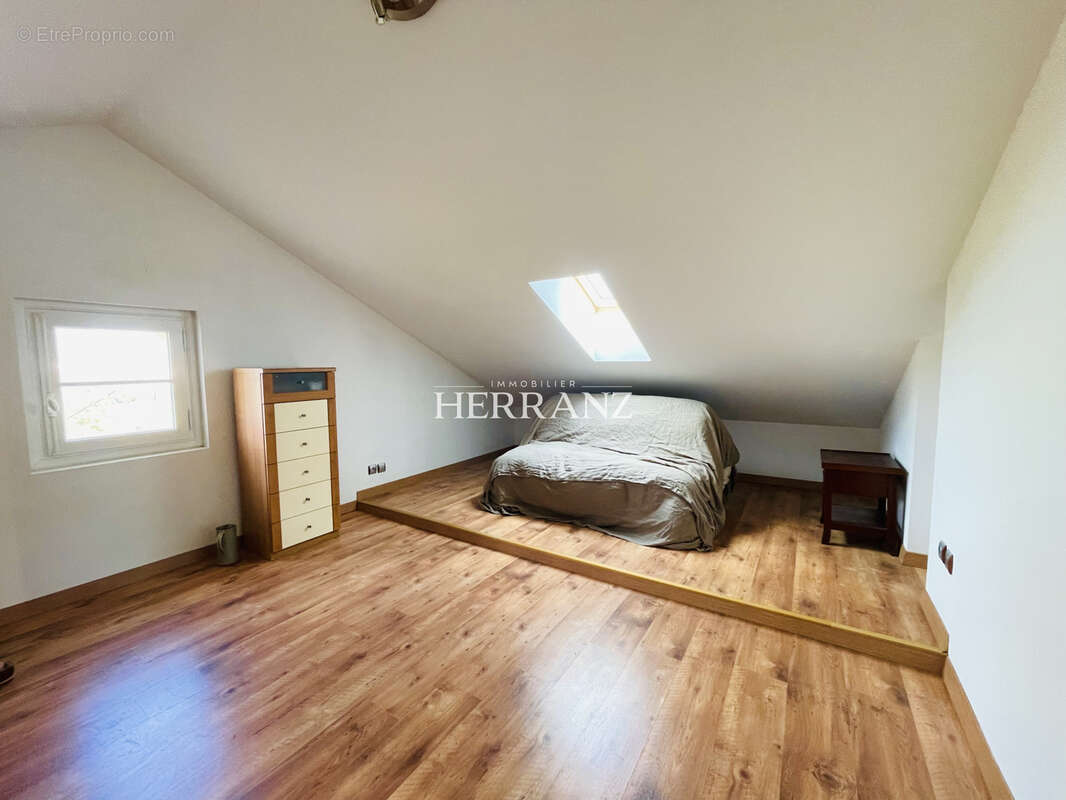 maison de 180m2 avec 5 chambres, garages, dépendance sur 1500m2 de terrain - photo 12