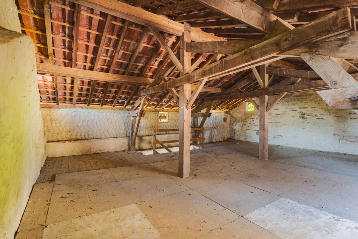 Grange à réhabiliter sur un terrain de 934m2 - photo 7