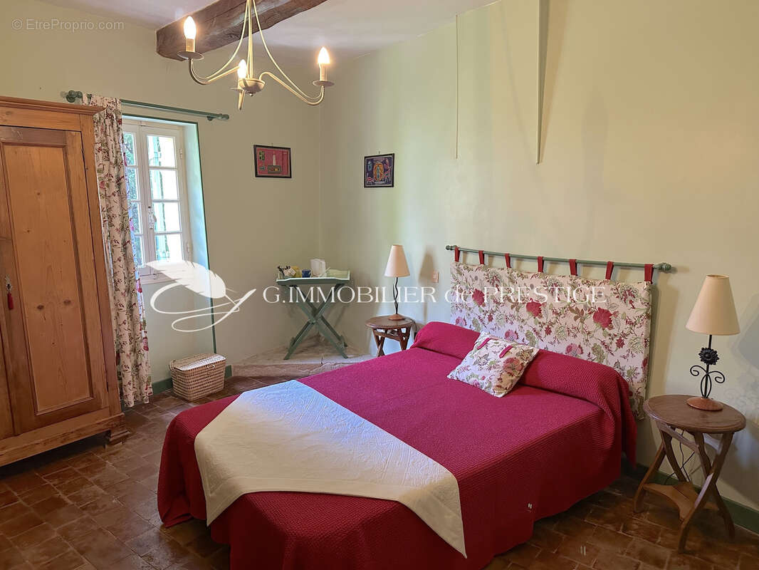 Une maison de village avec jardin, cour et dépendances - photo 7