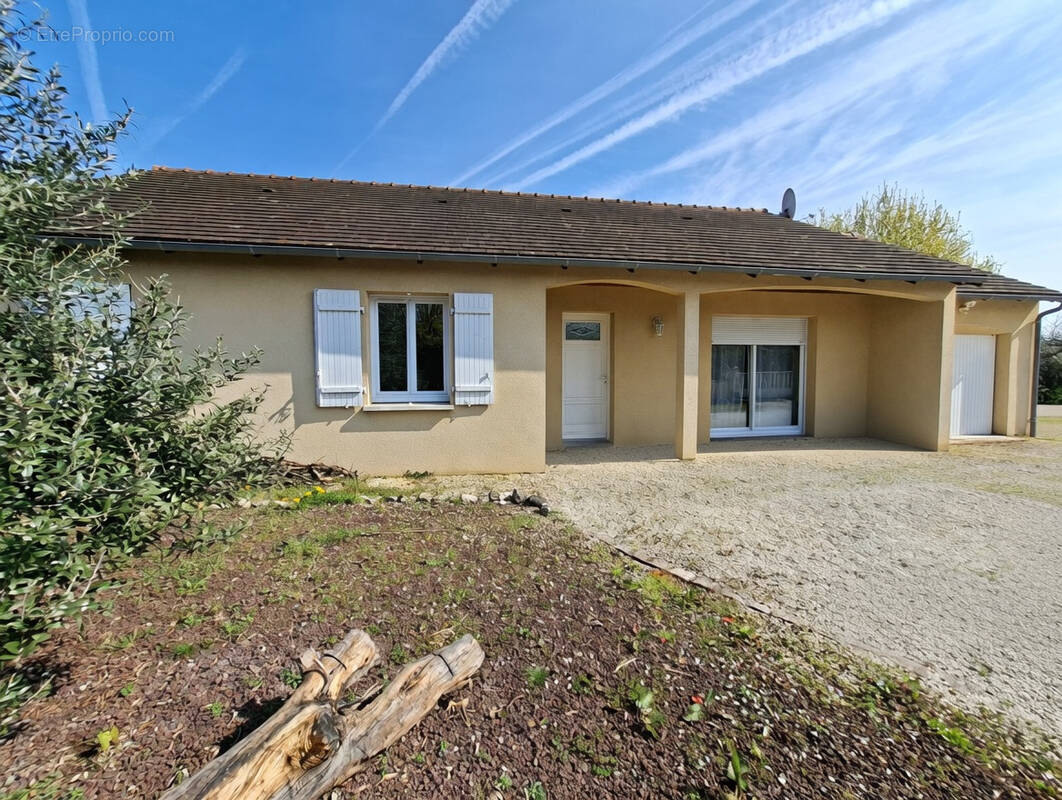 Maison à OYRE