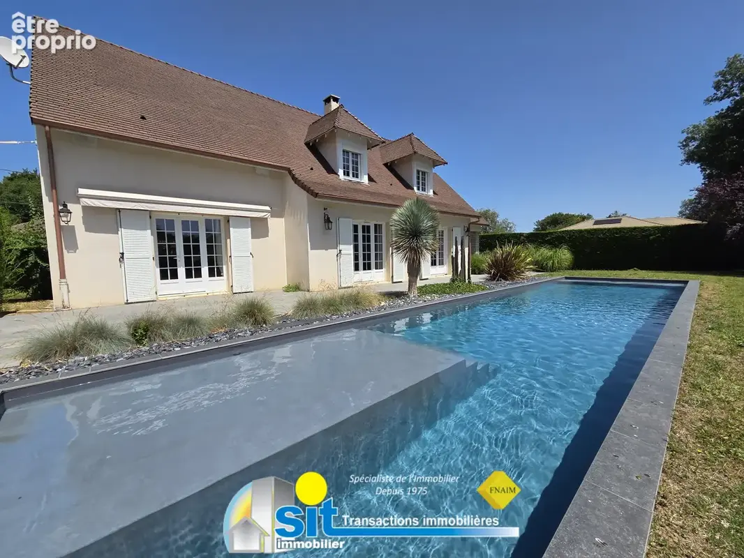 Villa 212 m2 sur les hauteurs de Roussillon   Calme absolu   Piscine   Terrain 1 616 m2 - photo 2