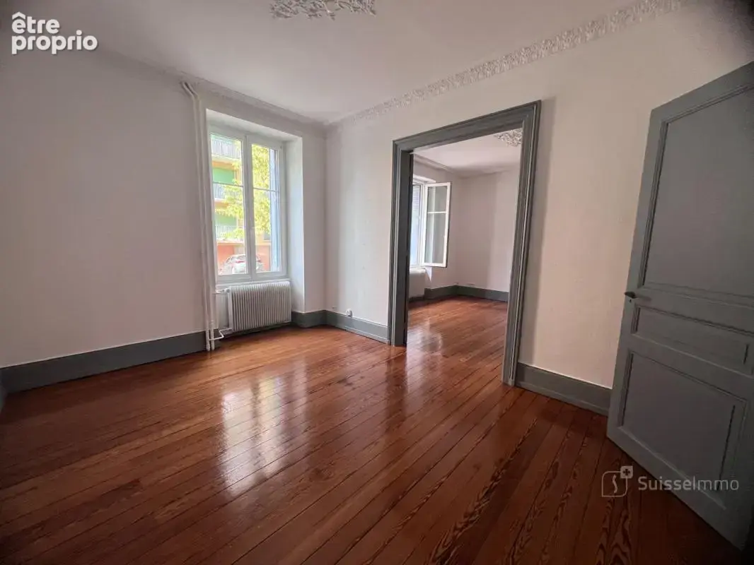 BELFORT - Fg de Lyon, beau T4  de type Haussmannien de  100 m2 avec garage et cave - photo 2