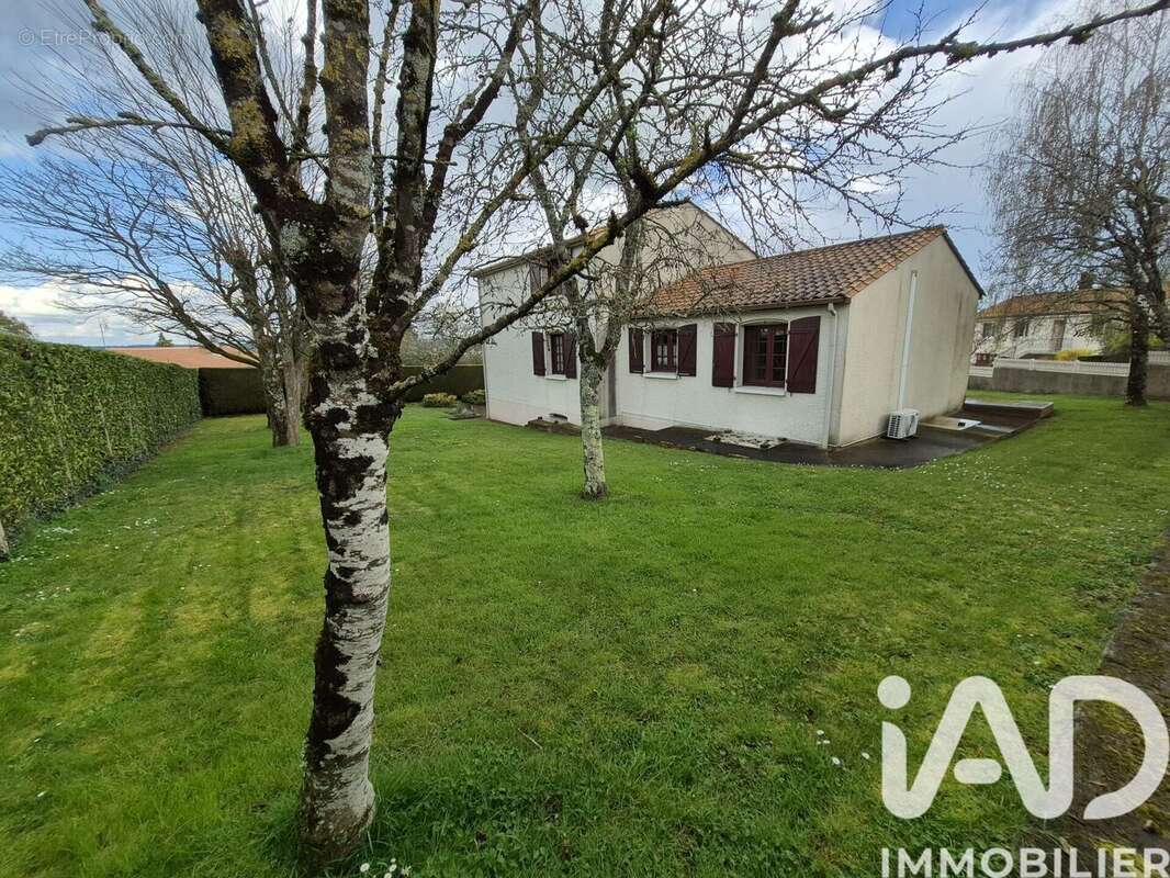 Photo 8 - Maison à AZAY-LE-BRULE