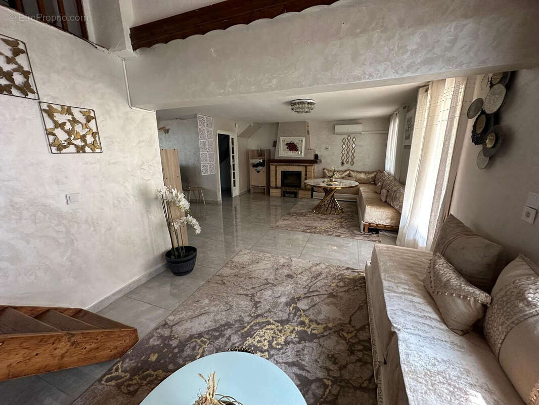 Maison à SAVIGNY-LE-TEMPLE