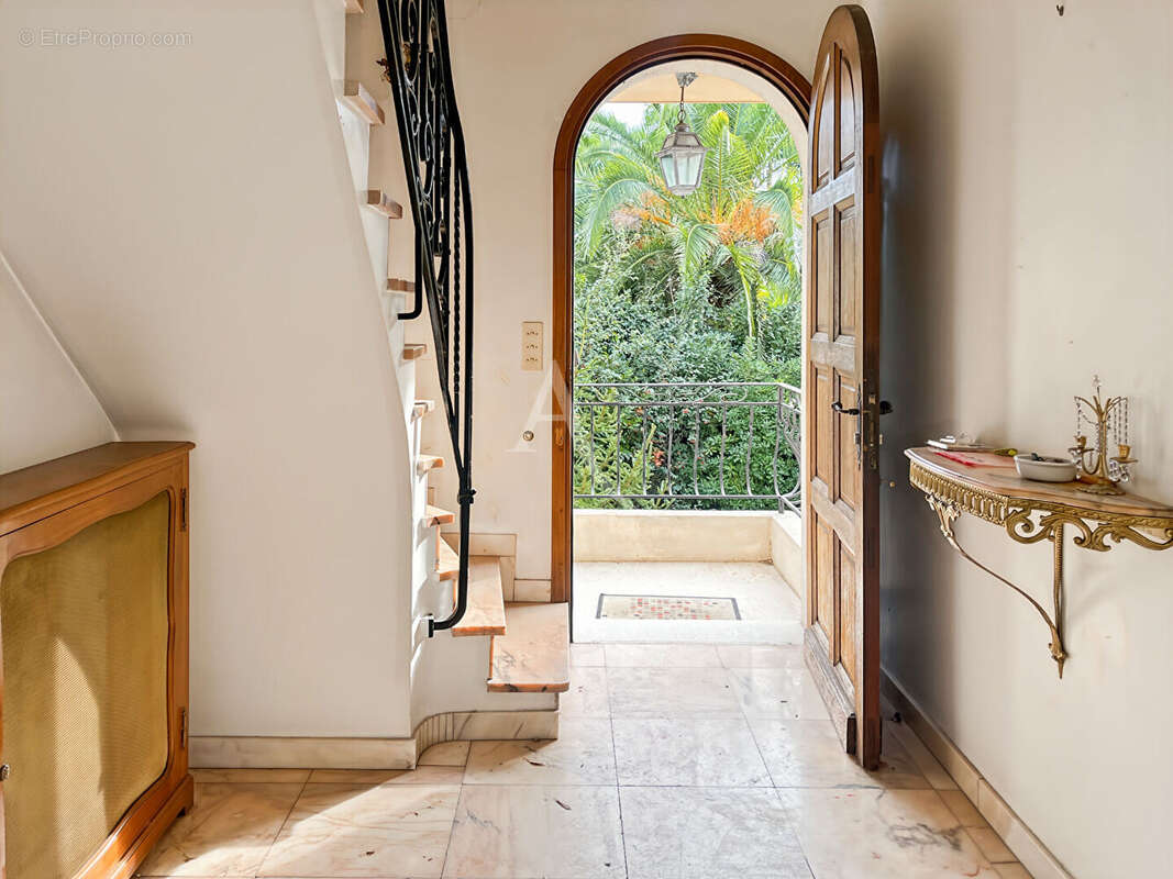 Appartement à MOUGINS