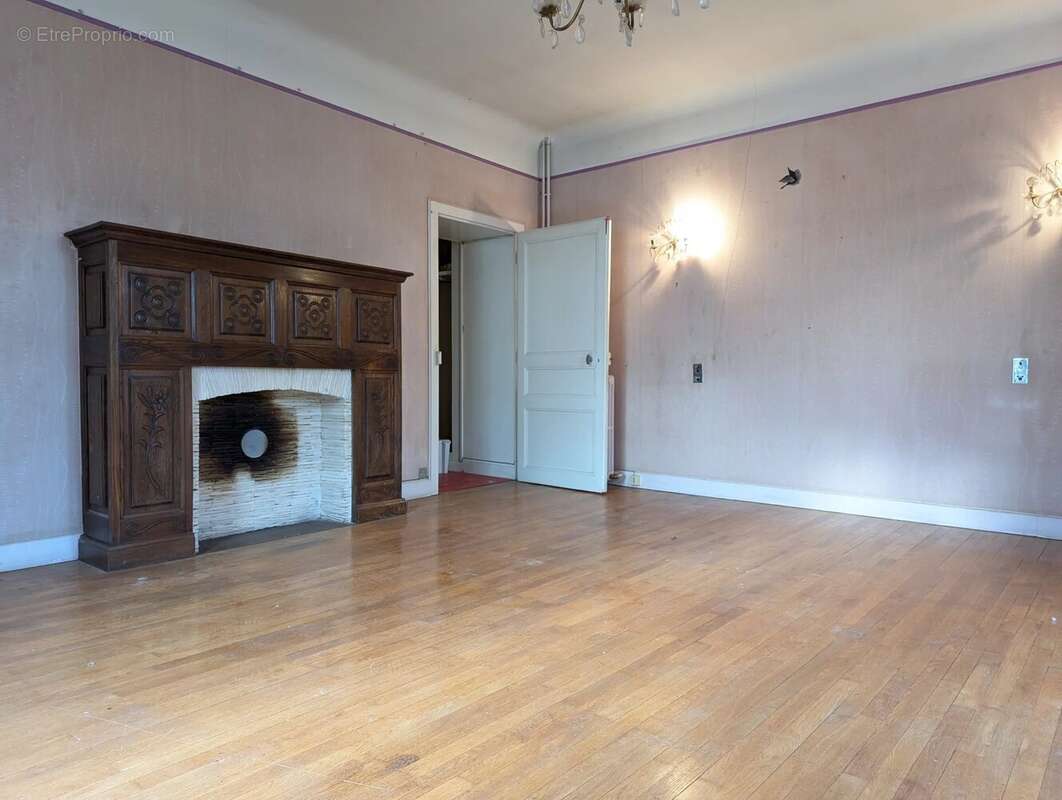 Appartement à LUSSAC-LES-EGLISES