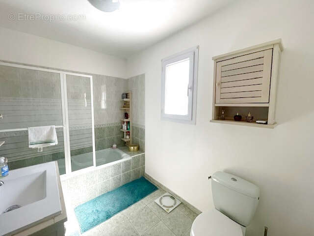 Rare à Saint Cyr sur Mer  à 5 mn des plages ,  Maison avec 3 chambres et piscine  !!! - photo 9