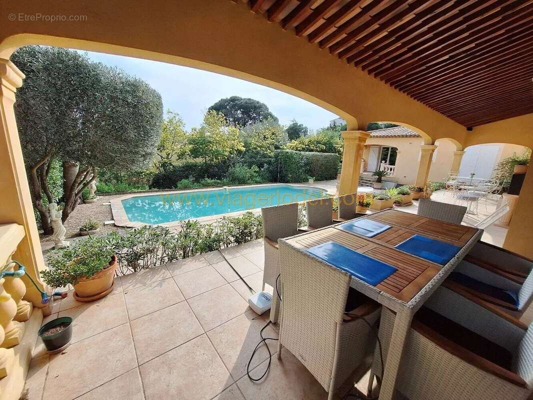 Maison à ROQUEBRUNE-SUR-ARGENS