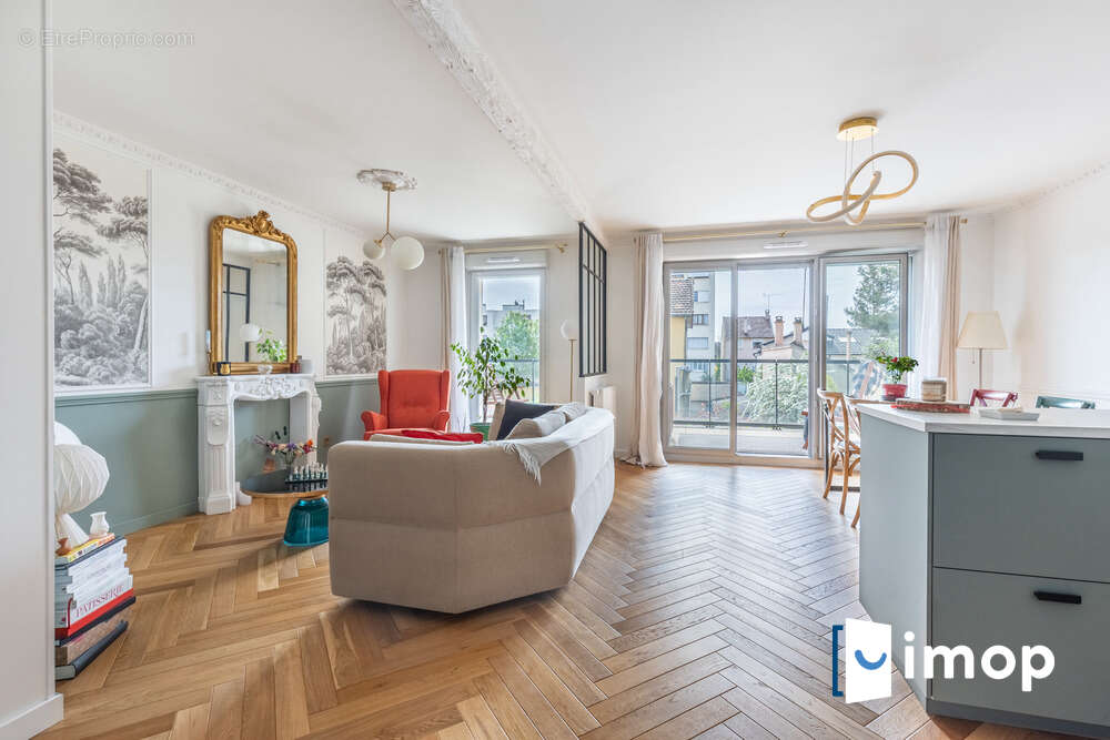 Appartement à LES PAVILLONS-SOUS-BOIS