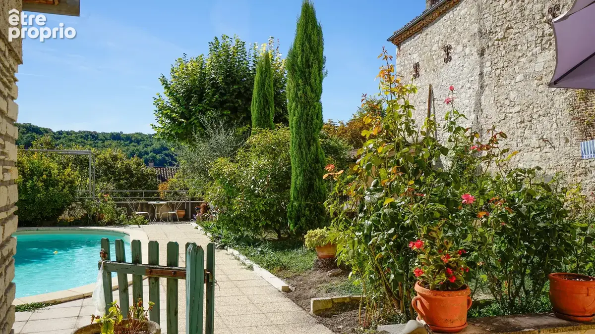 Magnifique maison bourgeoise 18 ème en coeur de village avec jardin, piscine et superbe vue - photo 5