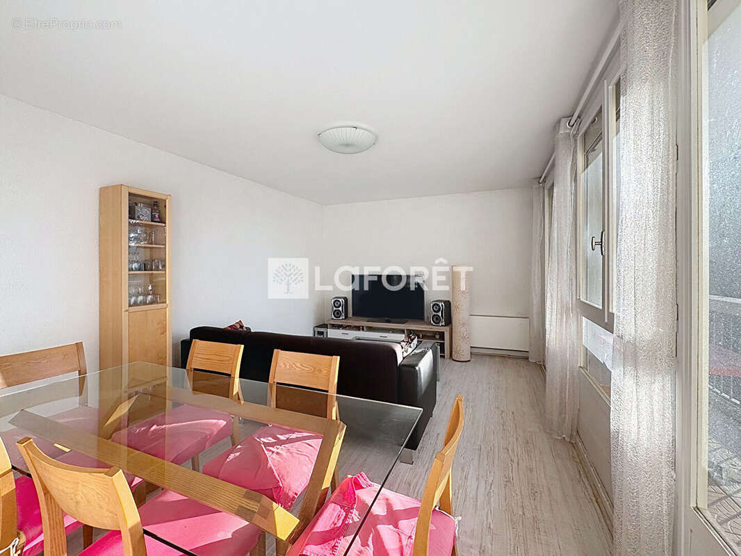 Appartement à GENAY