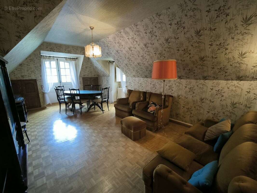 Maison Ile de France de qualité . Jardin clos . Foix . - photo 8