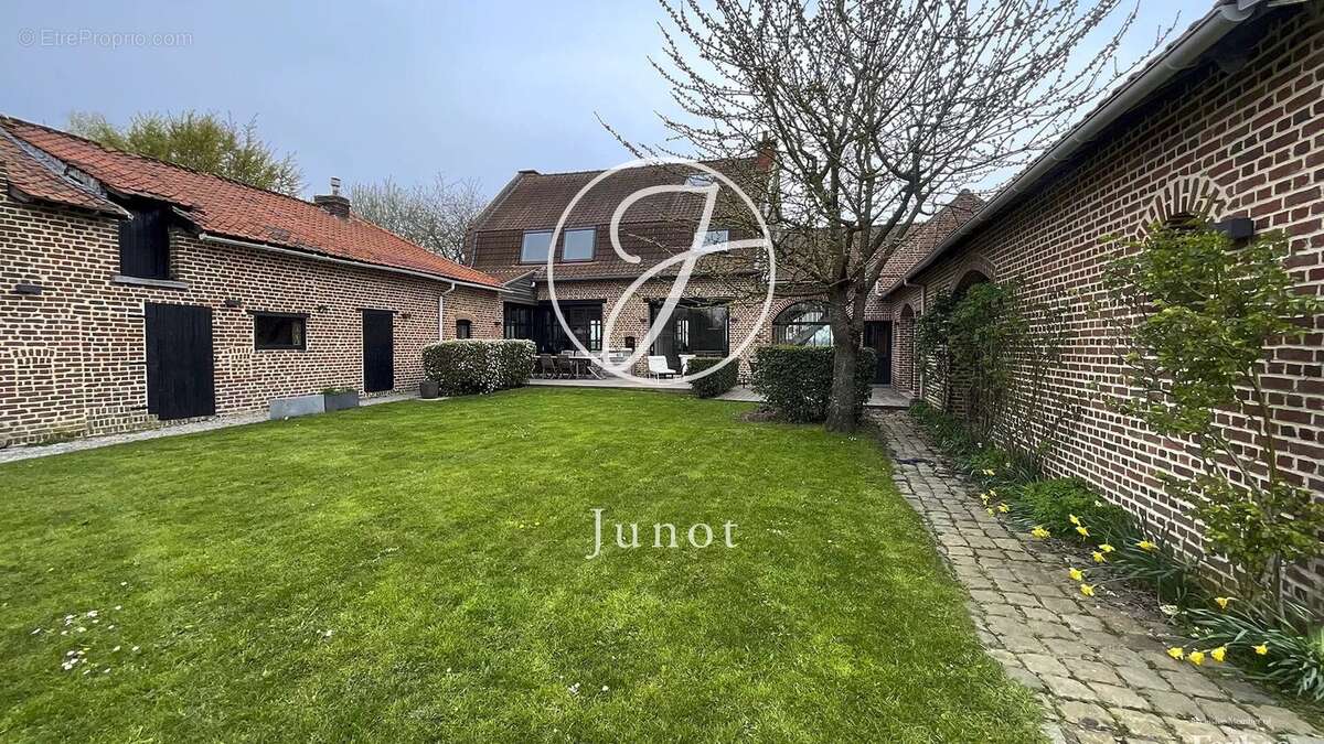 Maison à QUESNOY-SUR-DEULE