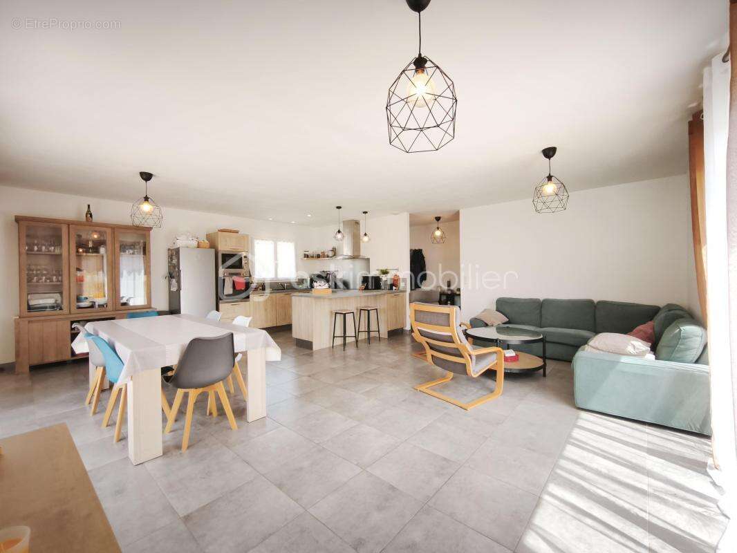 Maison contemporaine de plain-pied – 105 m² – 4 chambres – Piscine – Terrain de 875 m² - photo 4