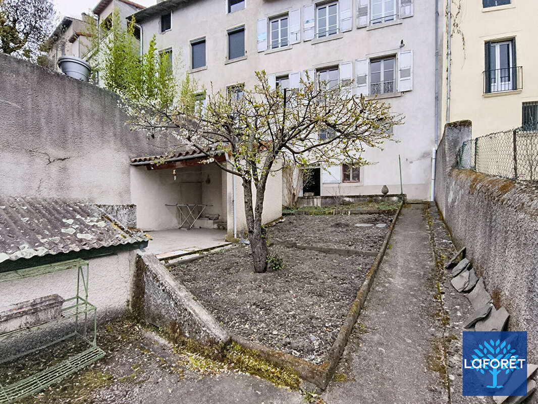 Maison de ville, sous -sols, jardin et un garage - photo 2