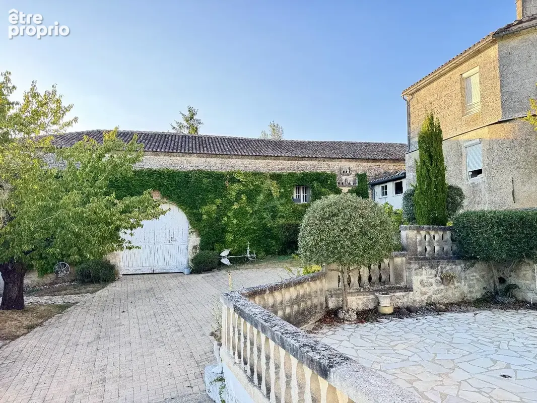 Ensemble immobilier de caractère avec vue panoramique  sud Angoulême - photo 3