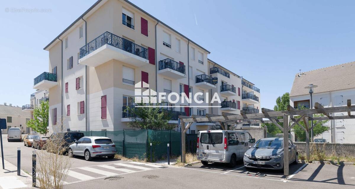 Appartement à DAMMARIE-LES-LYS