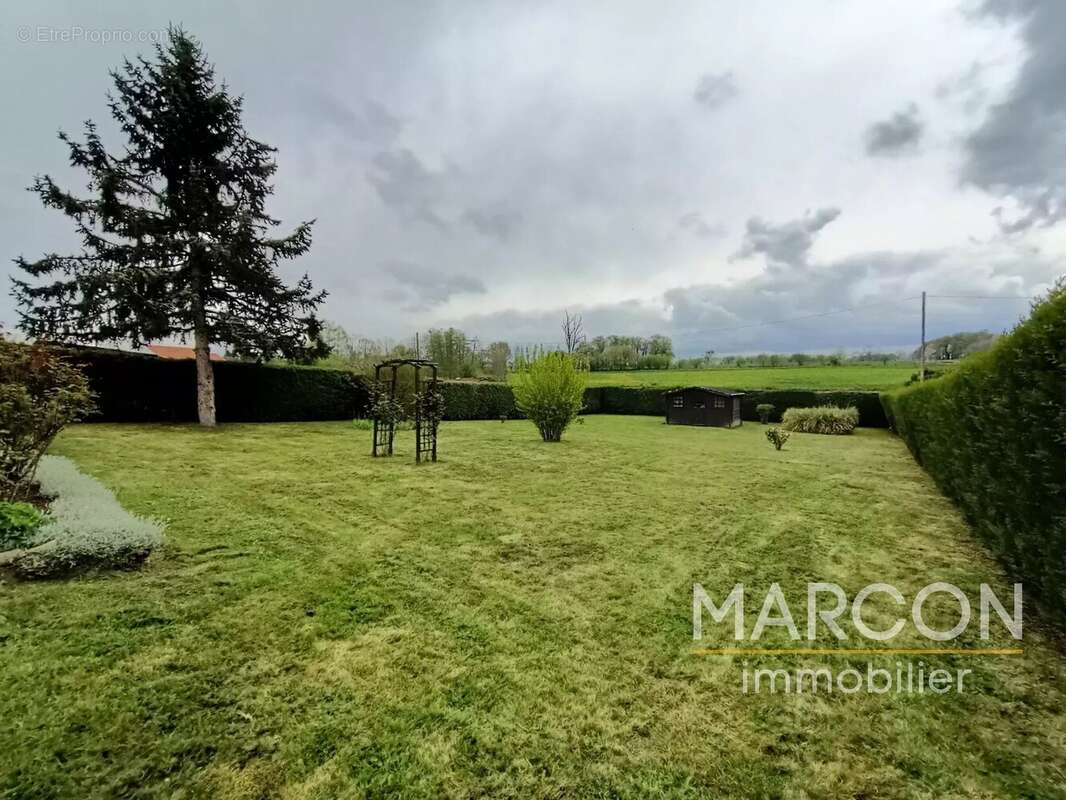 Maison à SAINT-SULPICE-LES-CHAMPS