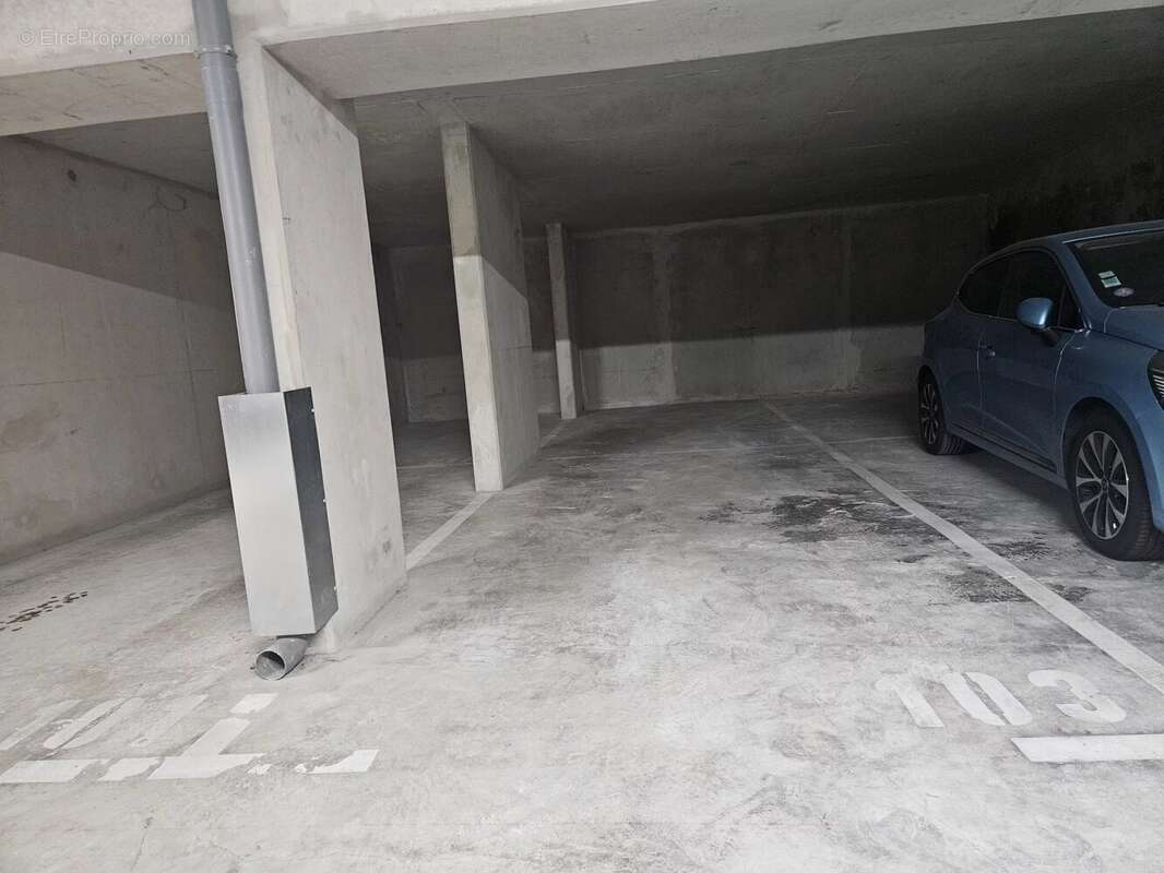 Parking à SAINT-LAURENT-DU-VAR