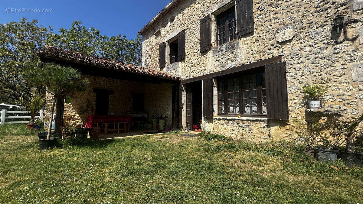 Maison à SAINT-AMAND-DE-VERGT