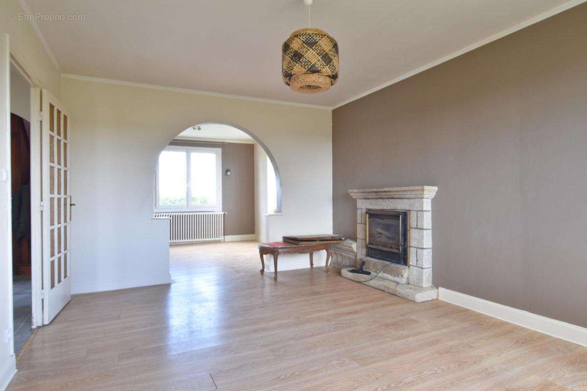 Maison à PLONEVEZ-PORZAY