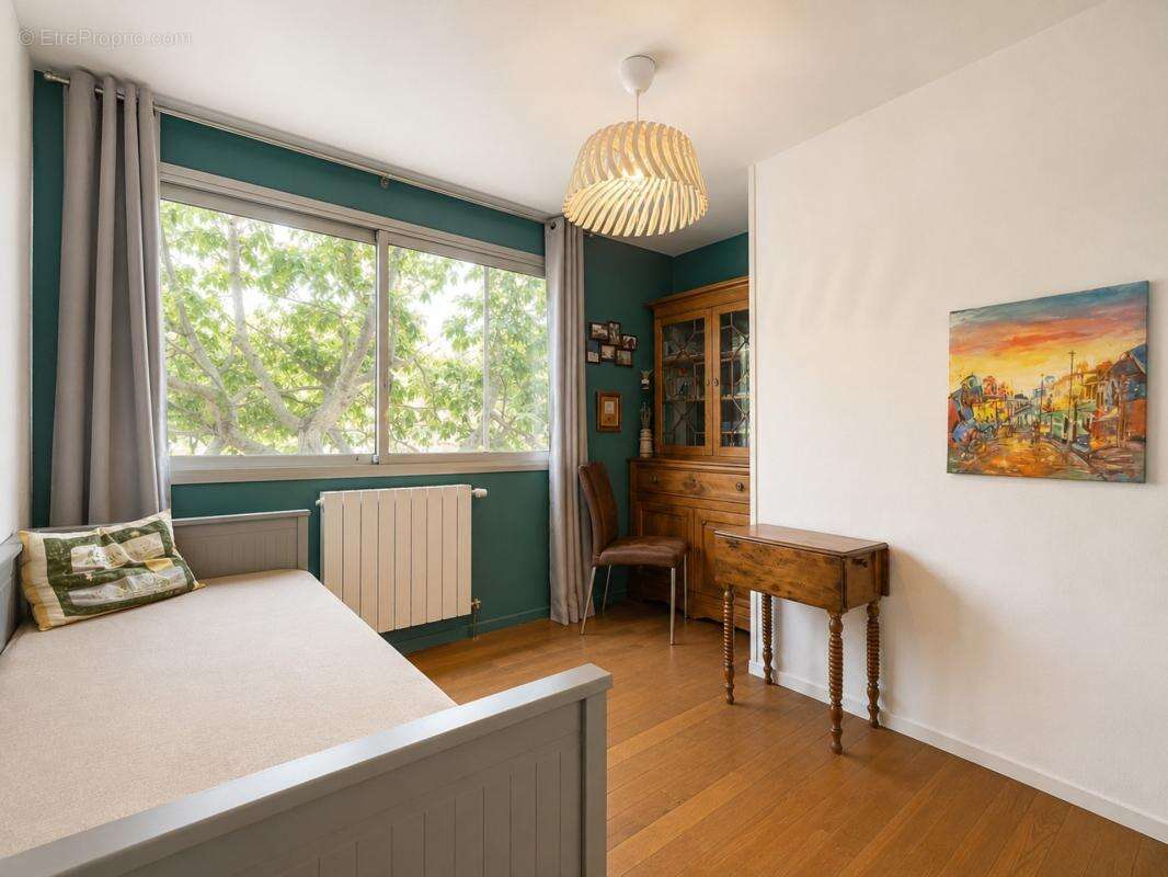 Appartement - 5 pièces - Vue Parc - Cave - Parking - Piscine - Tennis - Parc - Ligne 5 Tramway - Proche Parc Montcalm - photo 9