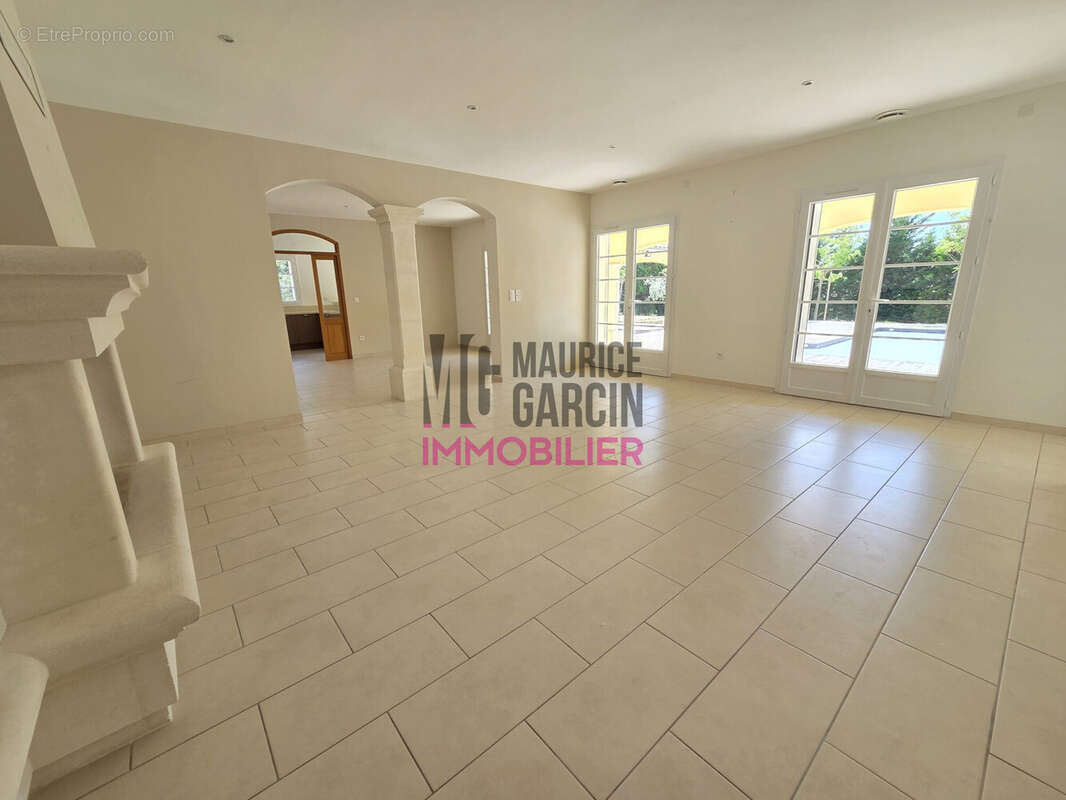 Maison à L'ISLE-SUR-LA-SORGUE