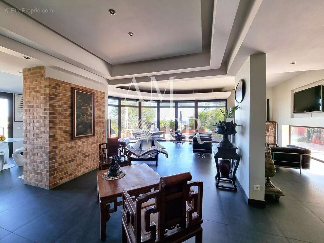 Maison à MANDELIEU-LA-NAPOULE