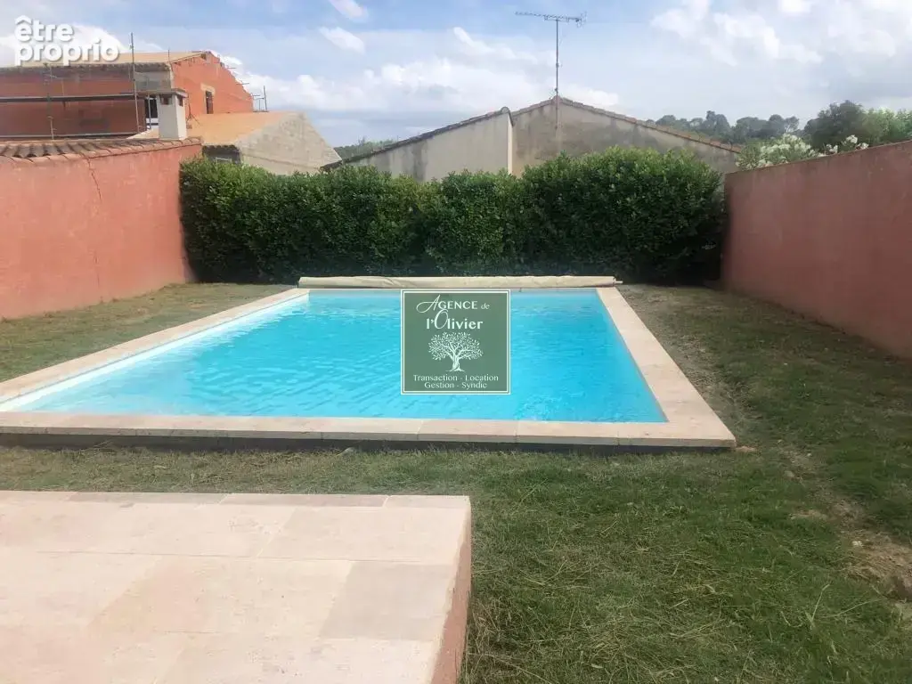 Villa de 80m2 habitable sur un terrain clos de 320m2 avec piscine et garage à ST ETIENNE DU GRES - photo 2