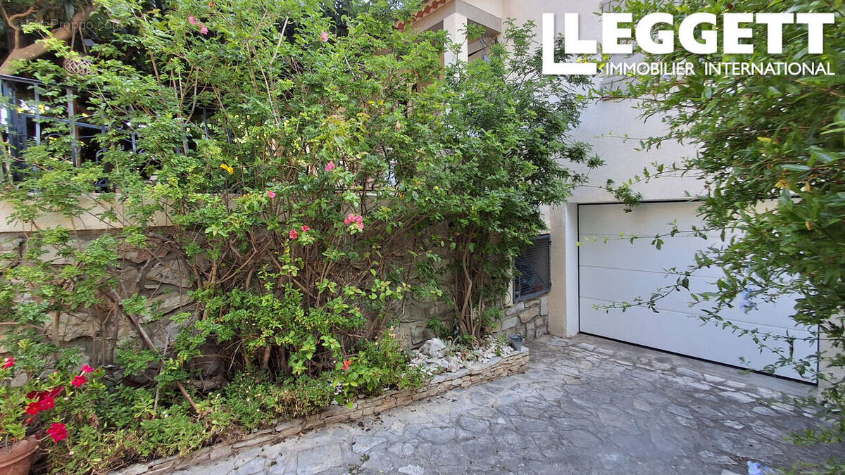 Maison de 125m², avec sous-sol, parcelle de 870m², dépendance, garage, piscine, jardin, Petit Bois Cap Brun - photo 7