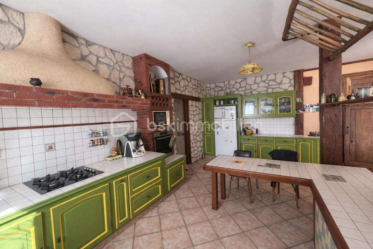 Propriété d’exception aux portes de Sonzay – Charme, volumes et potentiel unique  - photo 5