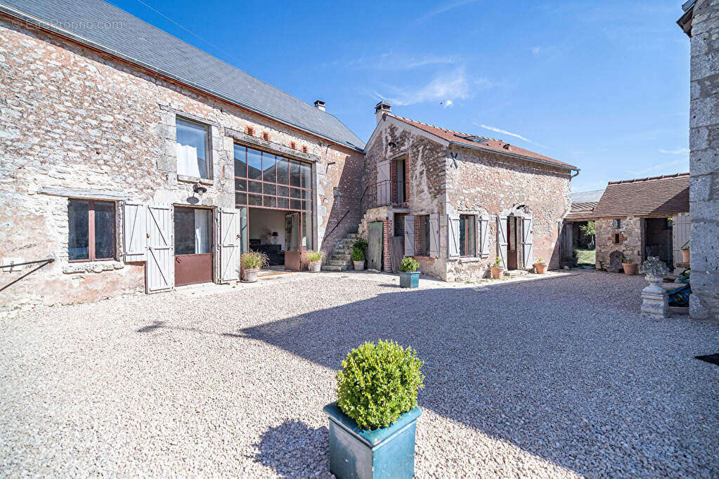 Maison à BAZOCHES-LES-HAUTES