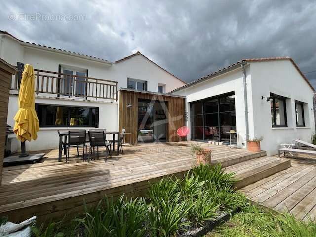 Maison rénovée avec piscine - photo 4