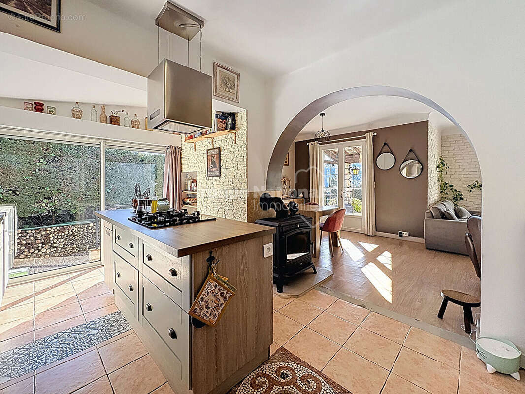 Maison à BAGNOLS-EN-FORET