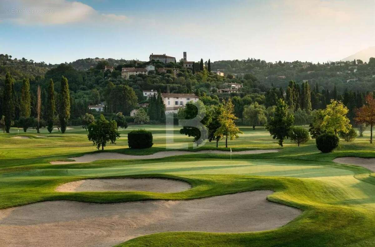 Appartement à CHATEAUNEUF-GRASSE