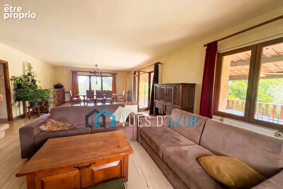 Maison 99 pièces 140 m² à vendre à Le Rouret (06650) - photo 3