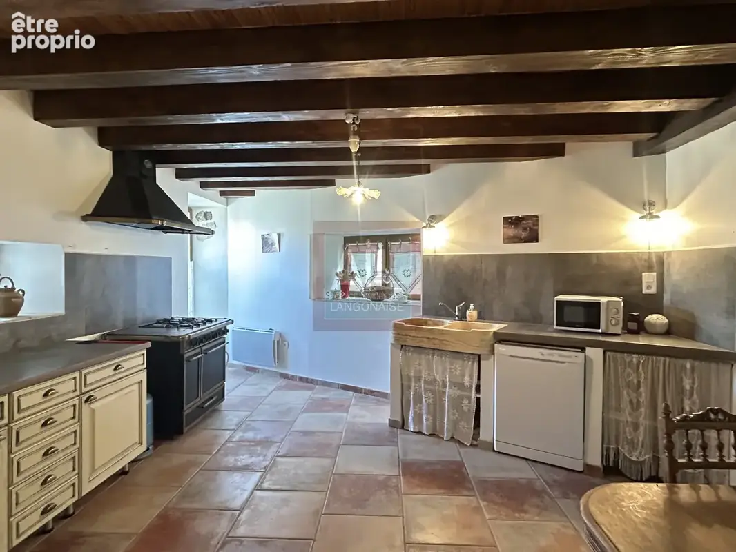 Maison en pierres de 250 m2 entièrement rénovée - photo 4