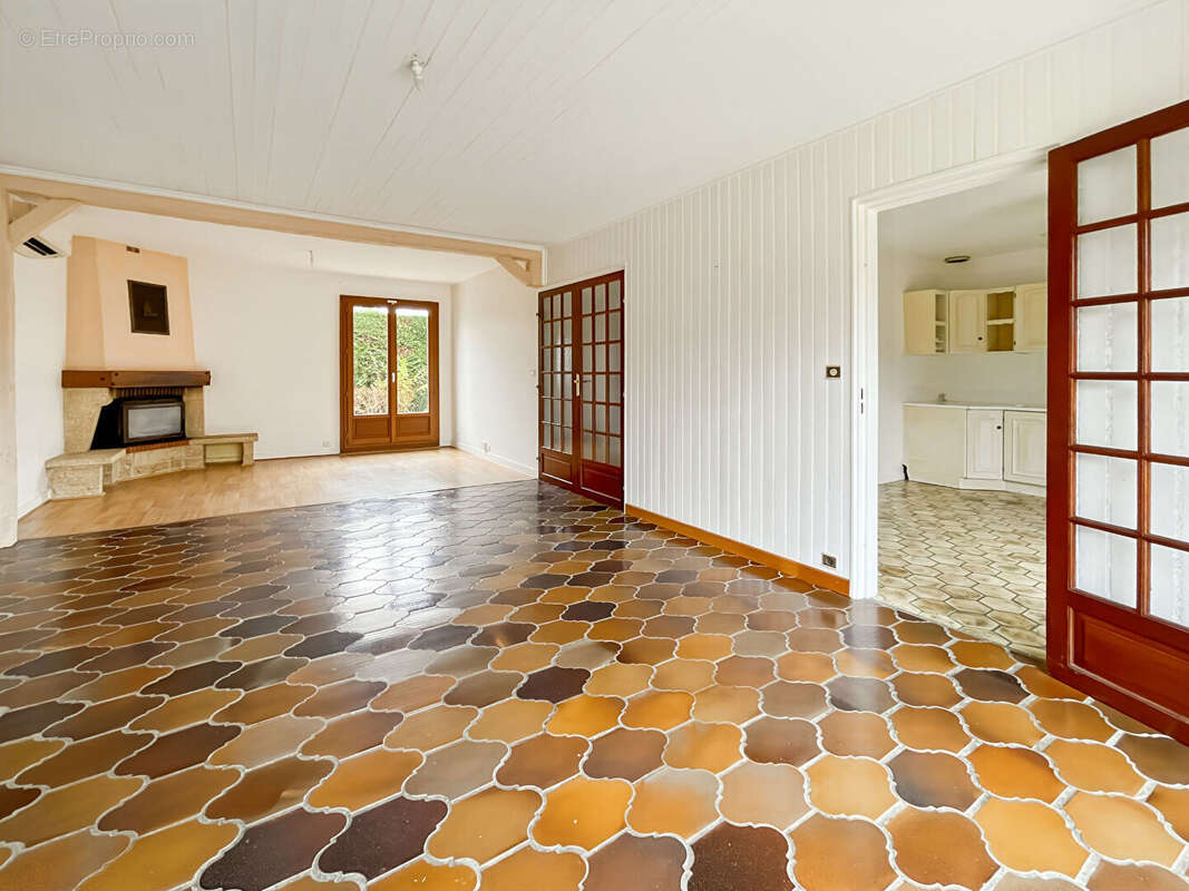 Maison à VAUX-LE-PENIL