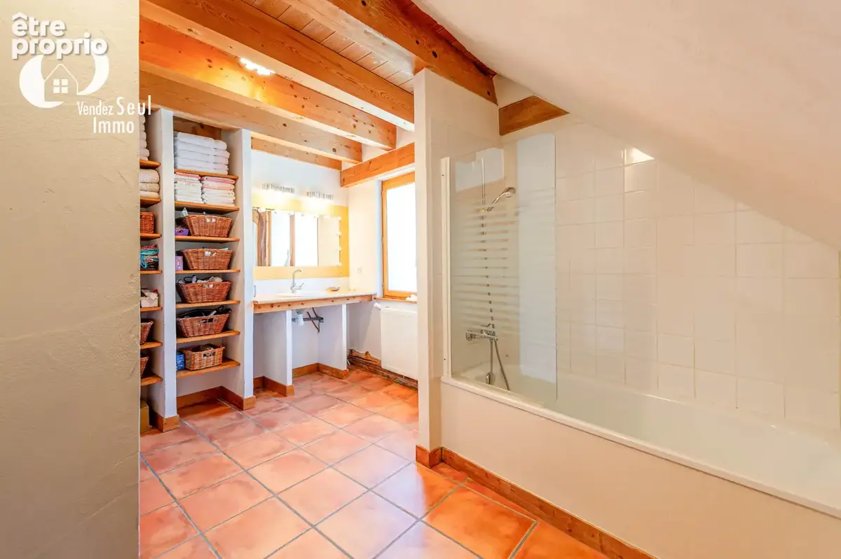 Maison individuelle avec vue dégagée sur les montagnes environnantes. - photo 16
