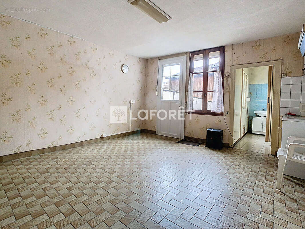 Maison à LA NEUVILLE-AU-PONT