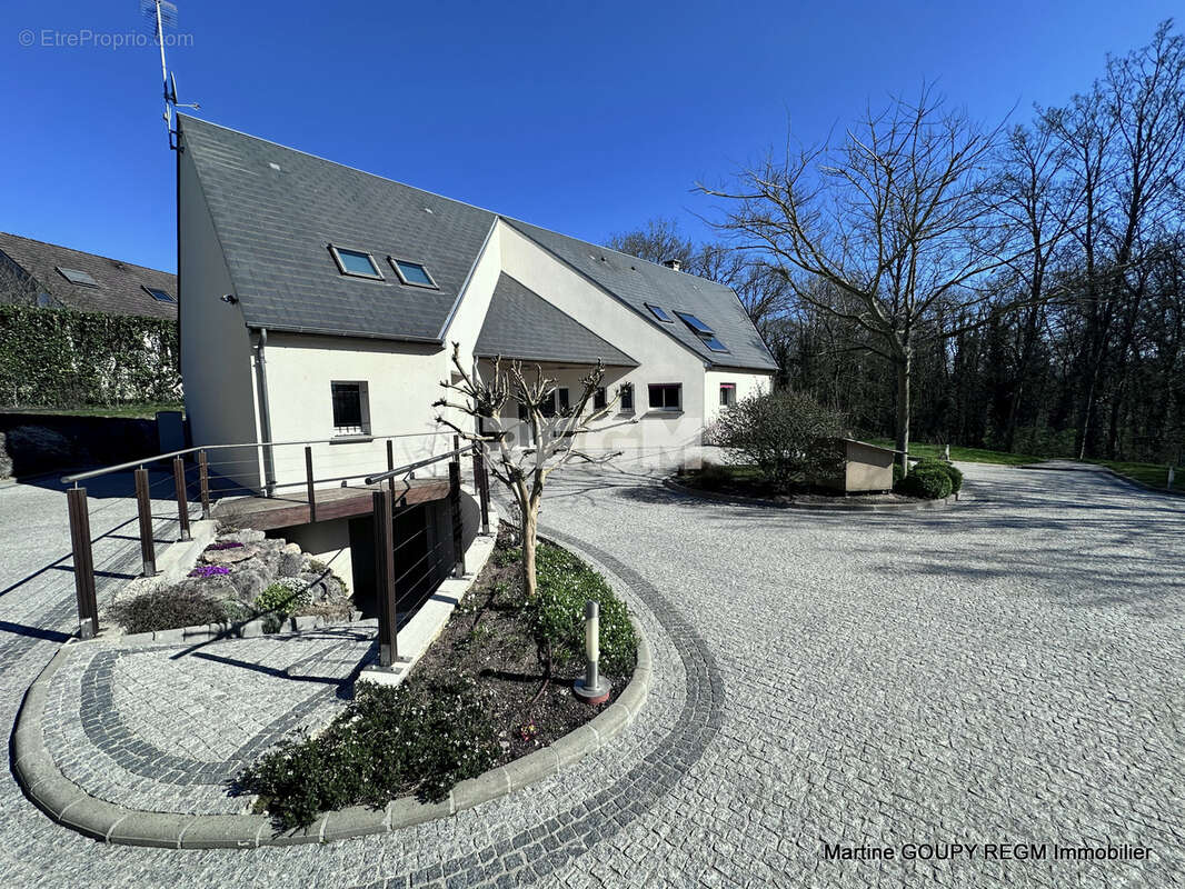 Maison à LA CHAPELLE-SAINT-MESMIN