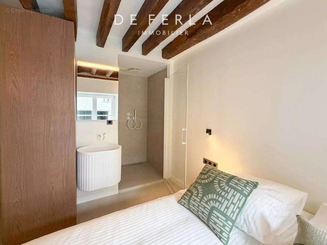 Appartement à PARIS-7E