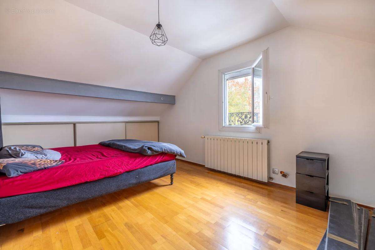 Maison à COMBS-LA-VILLE